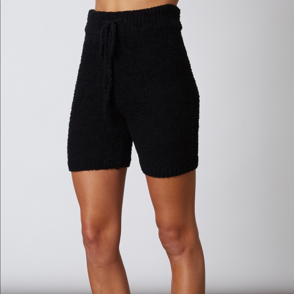NIA Mid-Length Sweater Short - Black